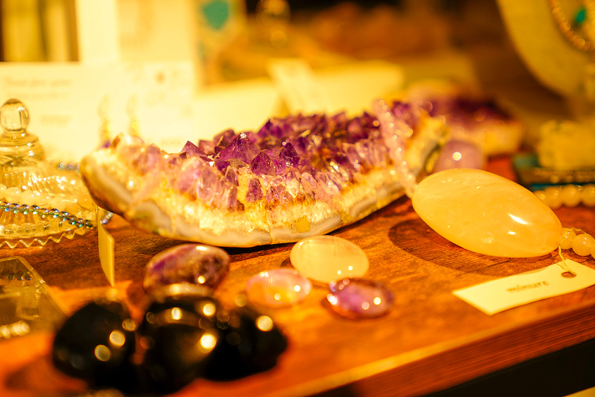 天然石のジュエリーを扱う『minure』