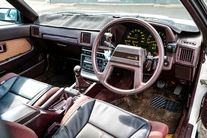 トヨタ・セリカXXの運転席