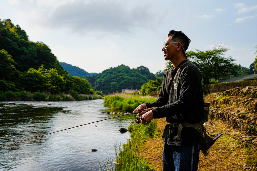 釣りを楽しむ田中さん