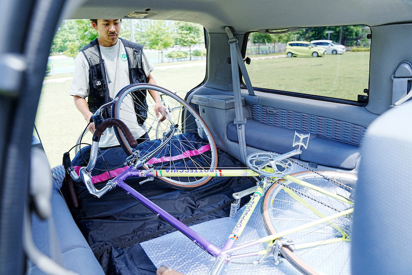 自転車を積んでいる三菱・RVRオープンギア