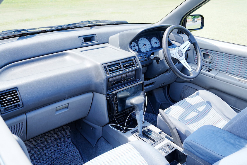 三菱・RVRオープンギアの運転席