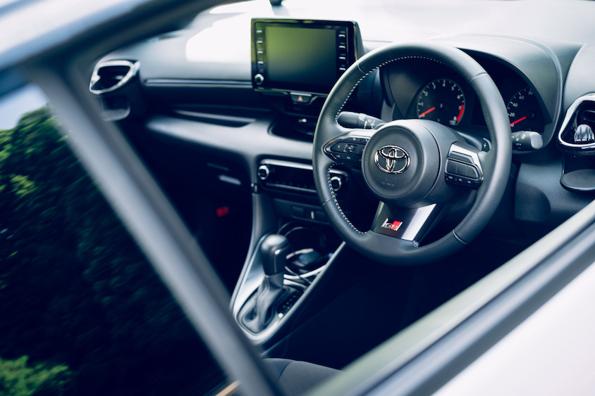 トヨタ・GRヤリスの運転席