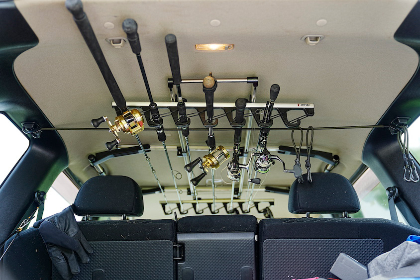 日産・エクストレイルの車内に収納している釣り竿