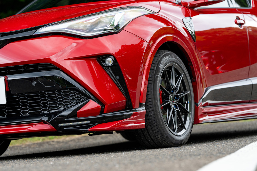 トヨタ・C-HRの左フロント