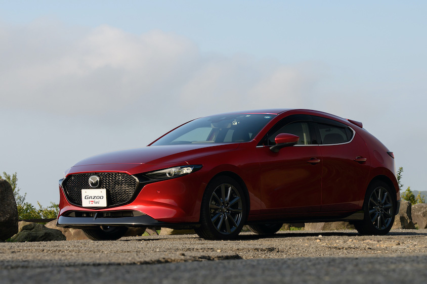 マツダ・MAZDA 3ファストバックの左フロント