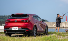 電動SUV全盛時代に、僕は純ガソリンハッチバックのMAZDA3で釣りに行く