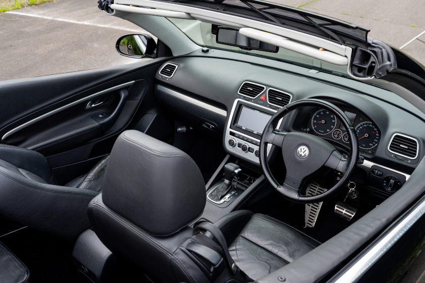 フォルクスワーゲン・イオスの運転席