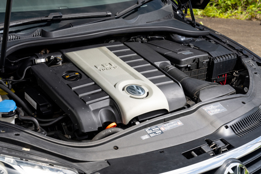 フォルクスワーゲン・イオスのエンジンルーム