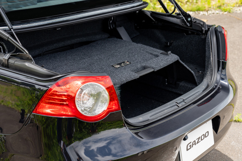 フォルクスワーゲン・イオスのラゲッジルーム