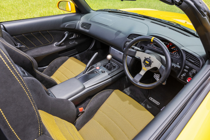 ホンダ・S2000の運転席