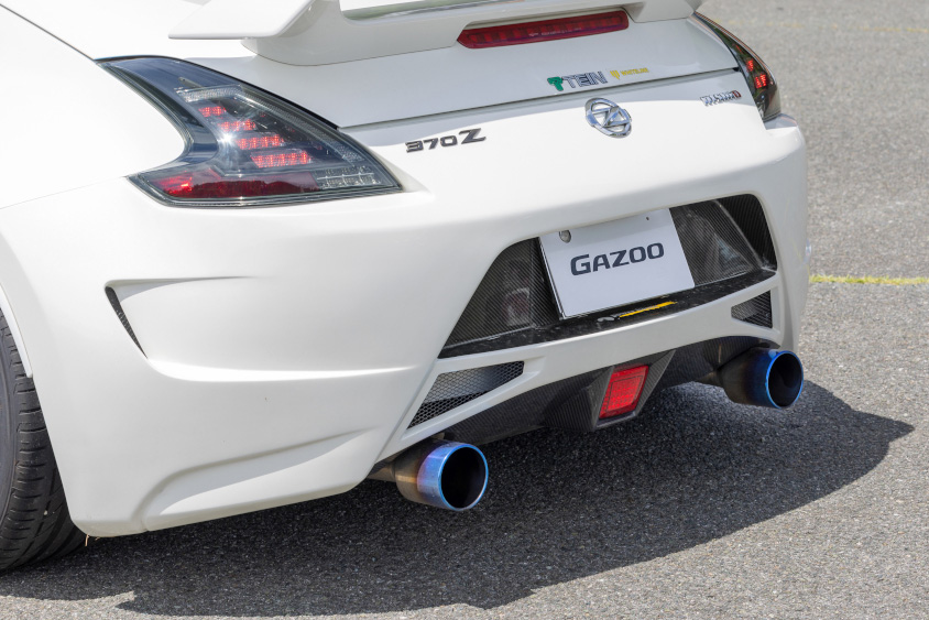 日産・フェアレディZ Z34バージョンニスモのマフラーとリヤパンパ―