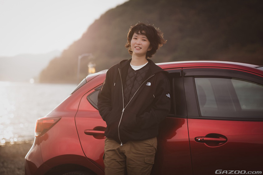 マツダ・MAZDA 2とオーナーの森本千晴