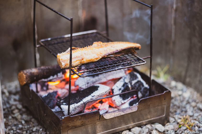 マツダ・MAZDA 2で行くソロキャンプで焼き魚