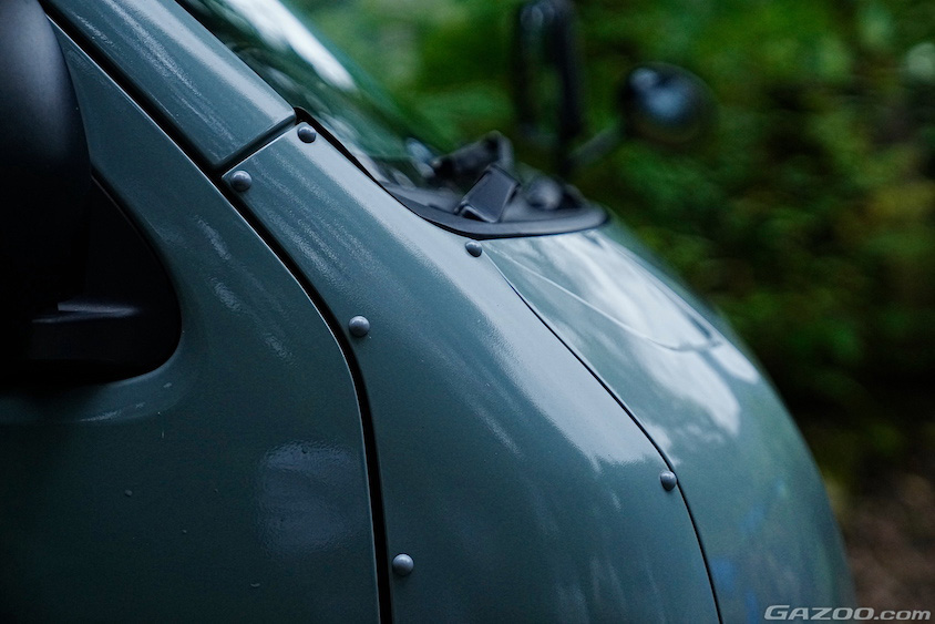 トヨタ・ハイエースのフェイクのリベット