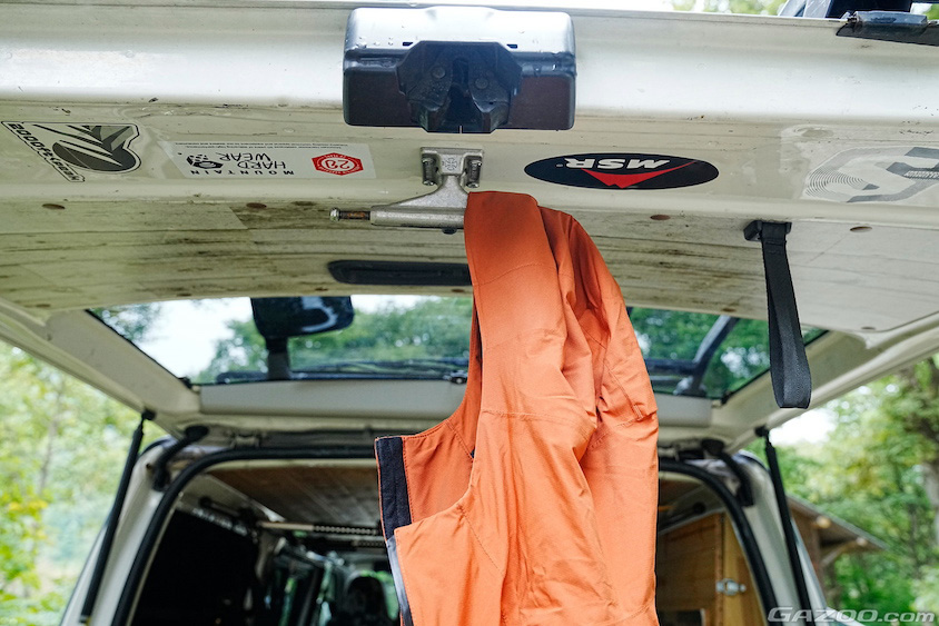 トヨタ・ハイエースのリアハッチ