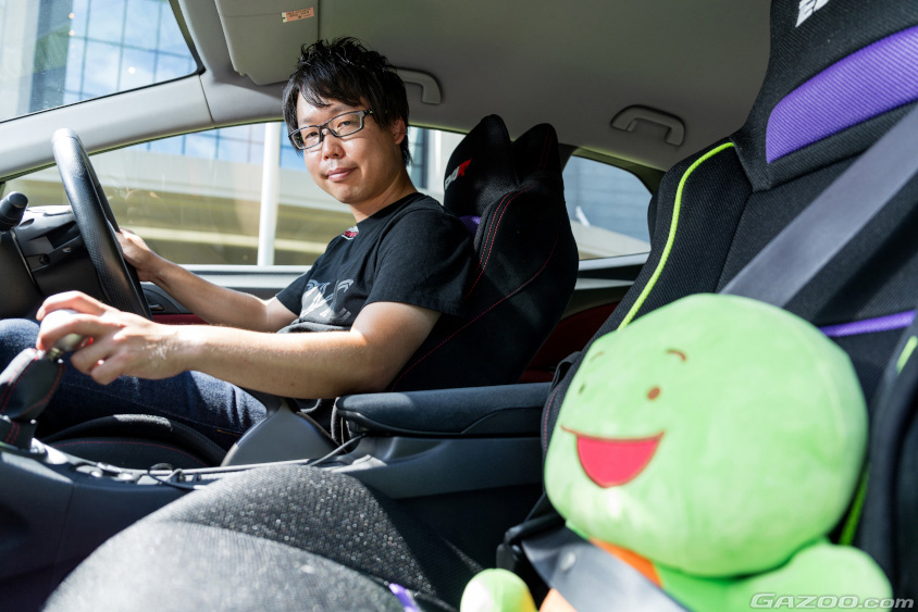 ホンダ・シビックタイプRユーロのオーナーとぬいぐるみ