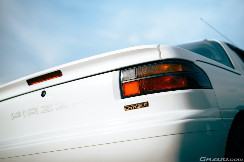 いすゞ・ピアッツァのテールランプ