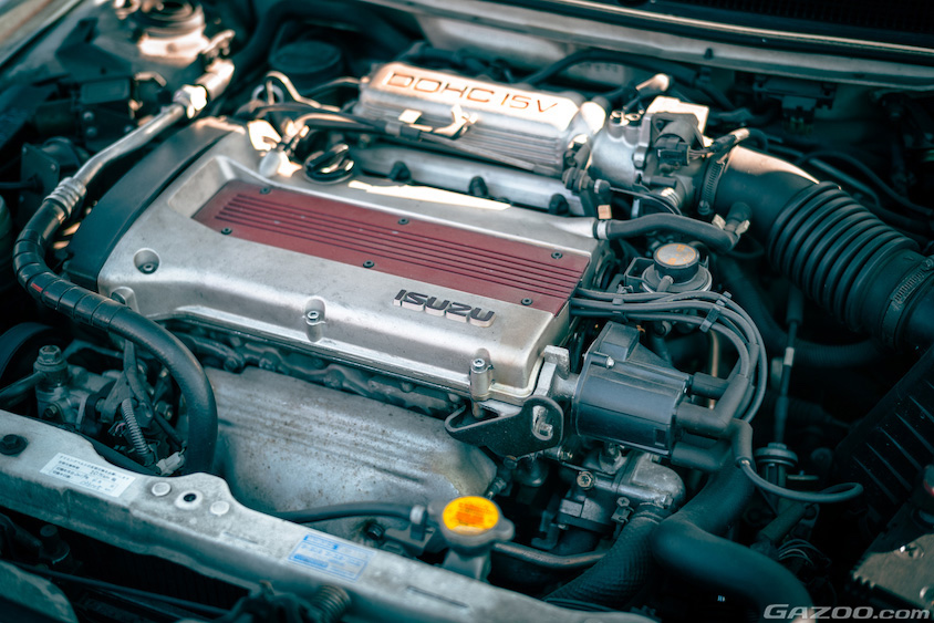 いすゞ・ピアッツァの1.8Lエンジン