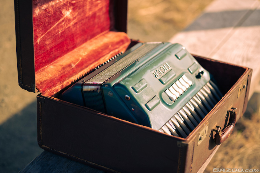 いすゞ・ピアッツァオーナー横田をさむさんのアコーディオン