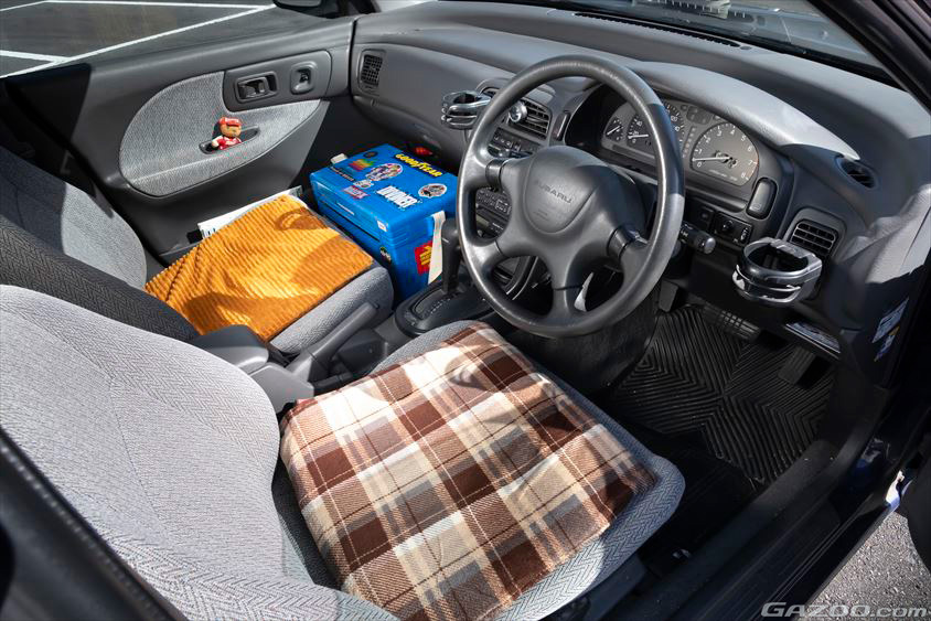 スバル・インプレッサスポーツワゴンの運転席