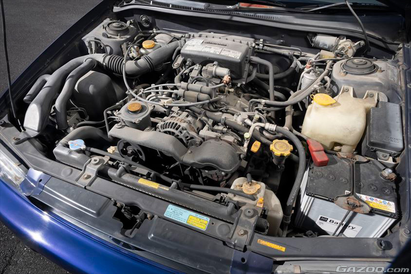 スバル・インプレッサスポーツワゴンのエンジンルーム