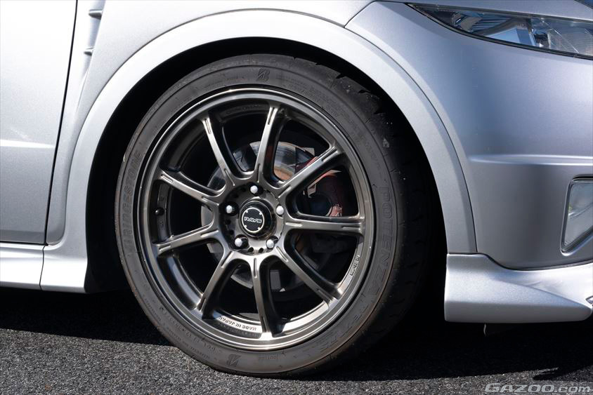 ホンダ・シビックタイプRユーロ(FN2)のレイズのホイール