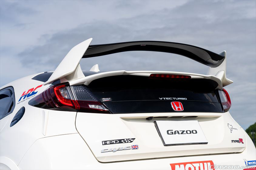 シビックタイプR（FK2）のリアウイング