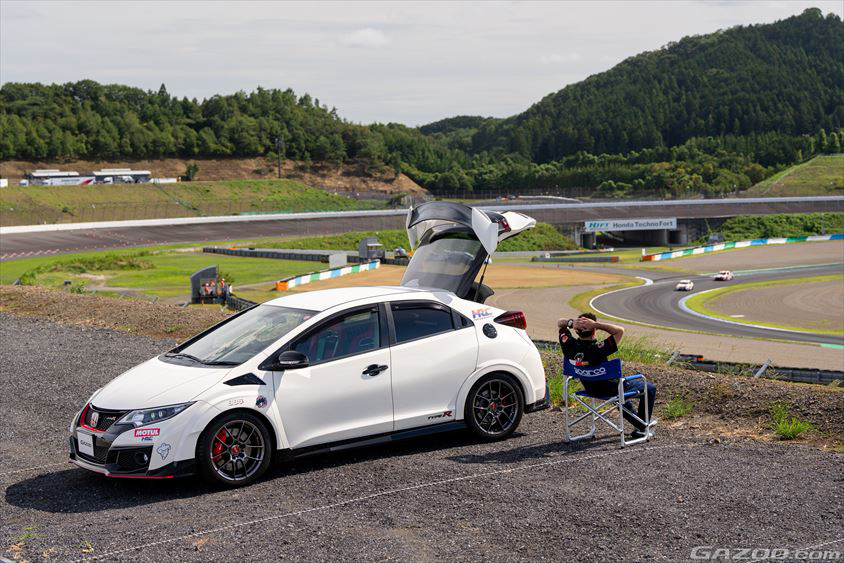 レースを楽しむシビックタイプR（FK2）のオーナーさん