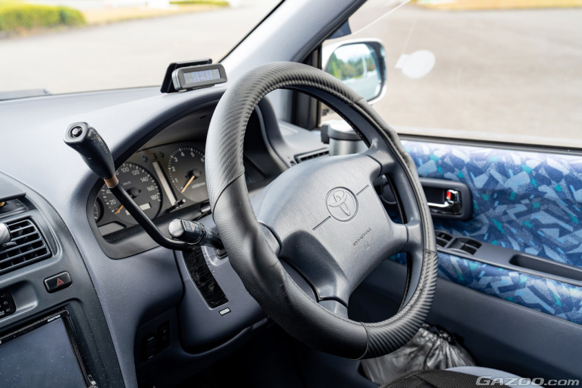 トヨタ・イプサムのハンドルとコラムシフト