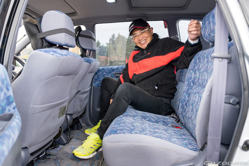 トヨタ・イプサムの後席とオーナーの中野さん