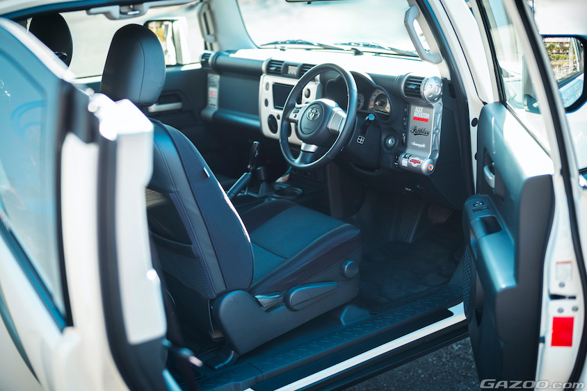 トヨタ・FJクルーザーの運転席