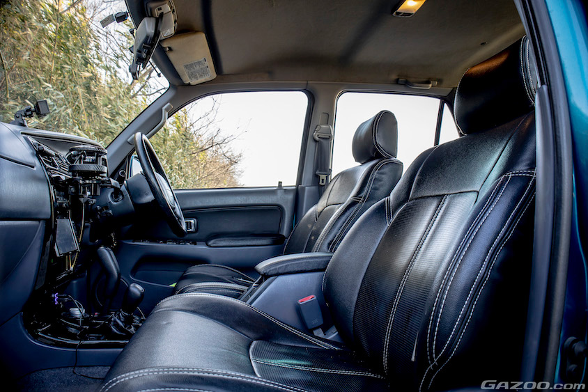 トヨタ・ハイラックスサーフのフロントシート