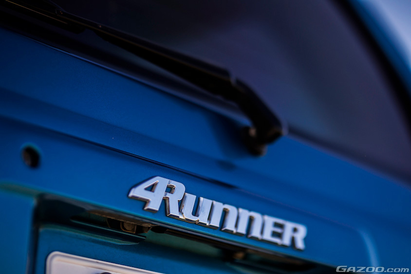 トヨタ・ハイラックスサーフの４Runnerのエンブレム
