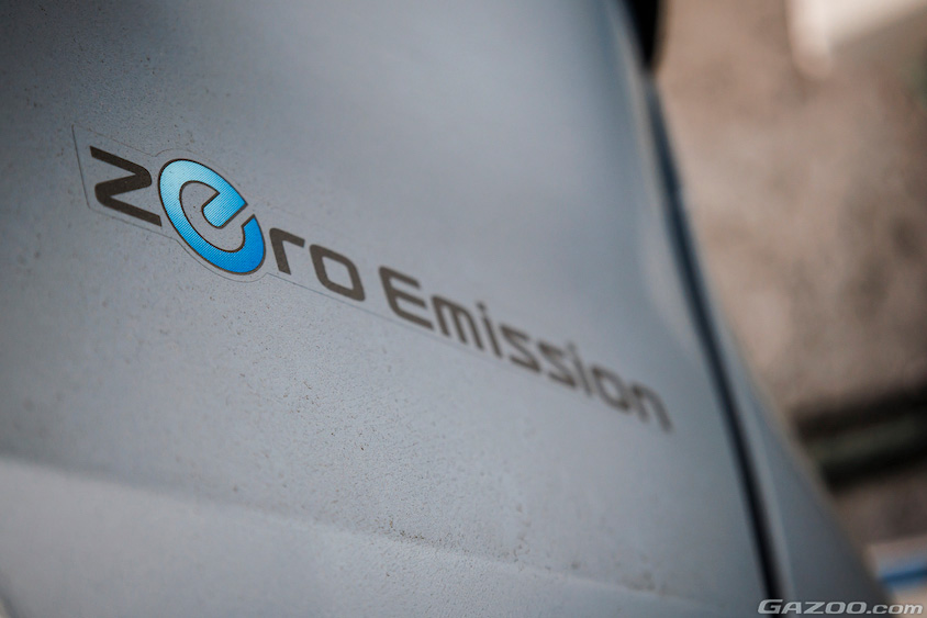 日産・サクラのZero Emissionのロゴ