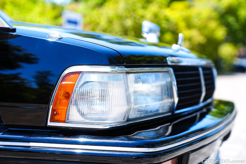 日産・Y31セドリックのヘッドライト