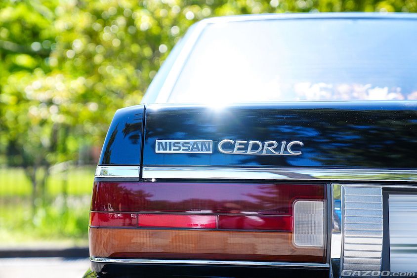 日産・Y31セドリックのリアのエンブレム