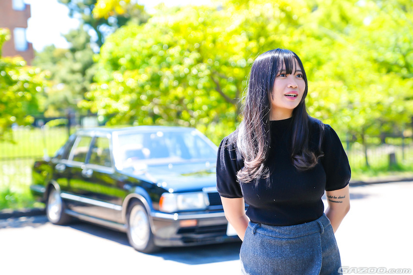 日産・Y31セドリックのオーナーの桜田りささん