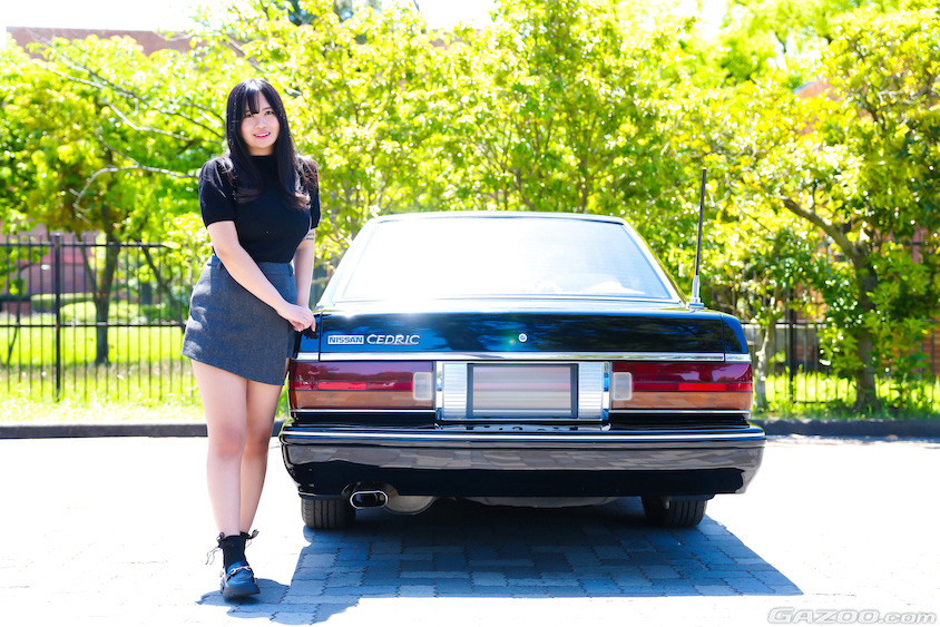 日産・Y31セドリックと桜田りさ（ち）さん