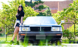 四角いスタイルに一目惚れ！23歳の女性が36年前の日産 セドリックに乗り続ける本当の理由
