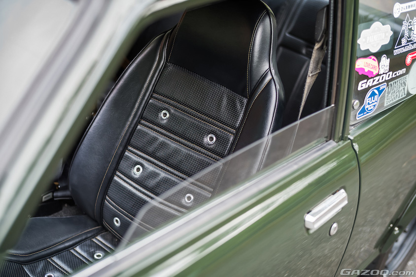 トヨタ・スプリンター トレノ（TE27）の助手席