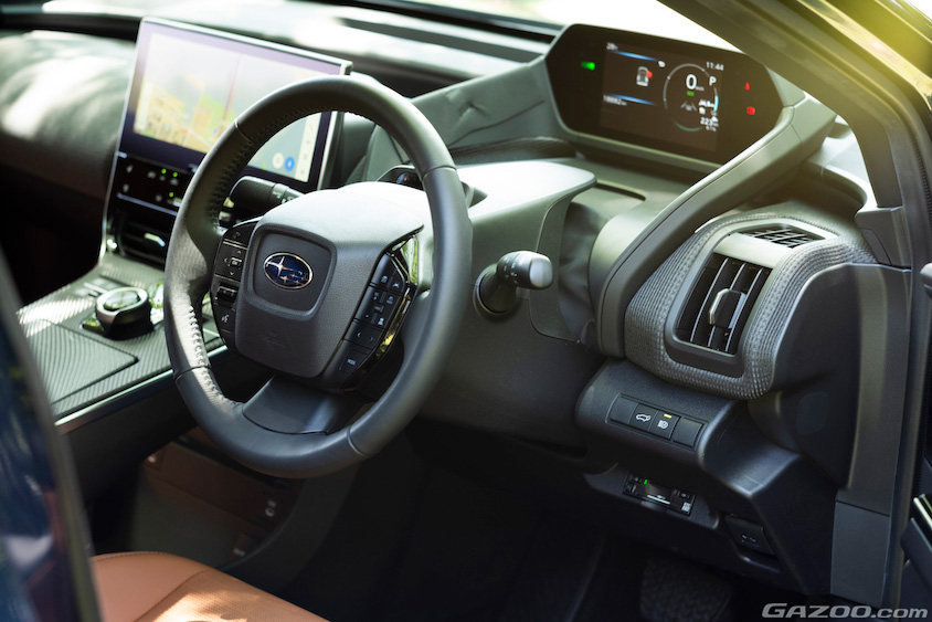 スバル・ソルテラの運転席