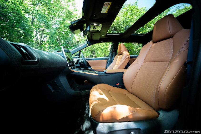 スバル・ソルテラの開放的な前席