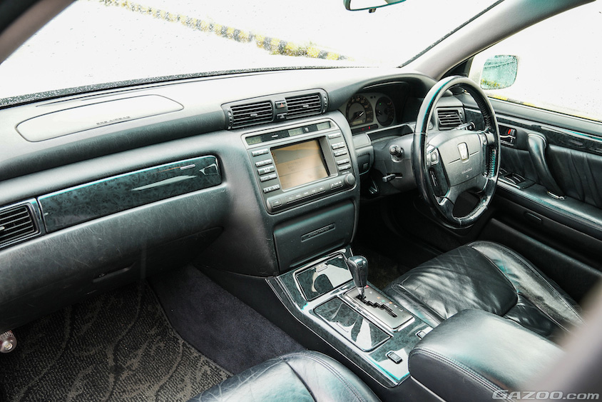 トヨタ・クラウンエステート（170系）の運転席