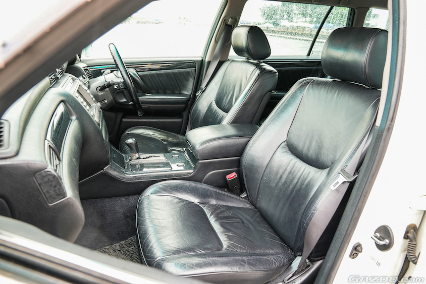 トヨタ・クラウンエステート(170系)の前席