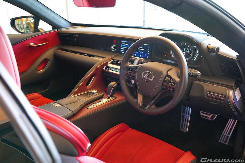 レクサス・LC500の運転席