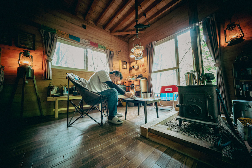 スズキ・ジムニーシエラのオーナーの夢野忠則の山小屋