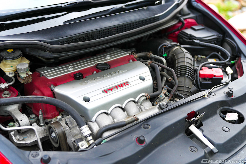 シビックタイプRユーロのエンジンルーム