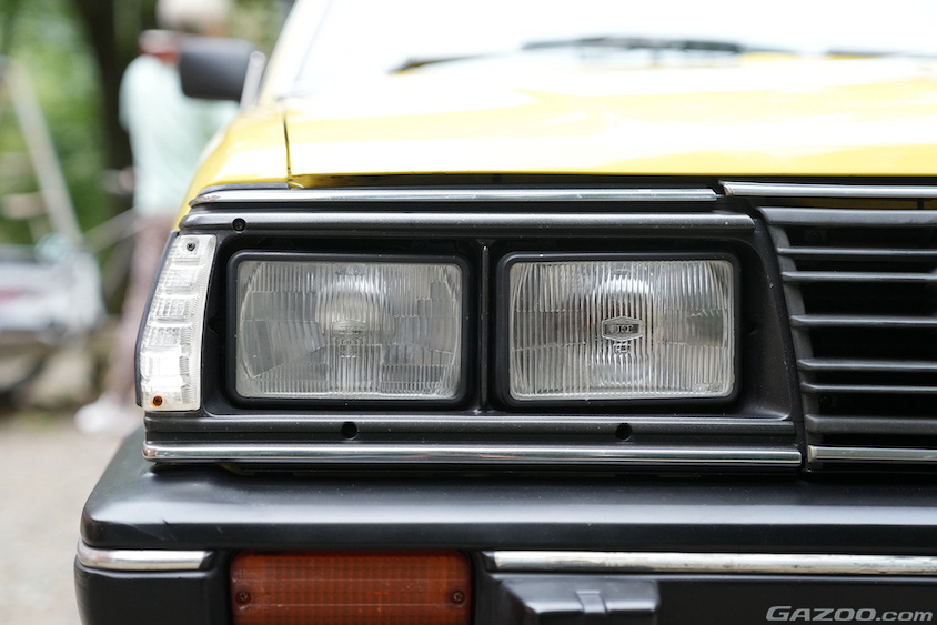 スバル・ブランビーの角目のヘッドライト