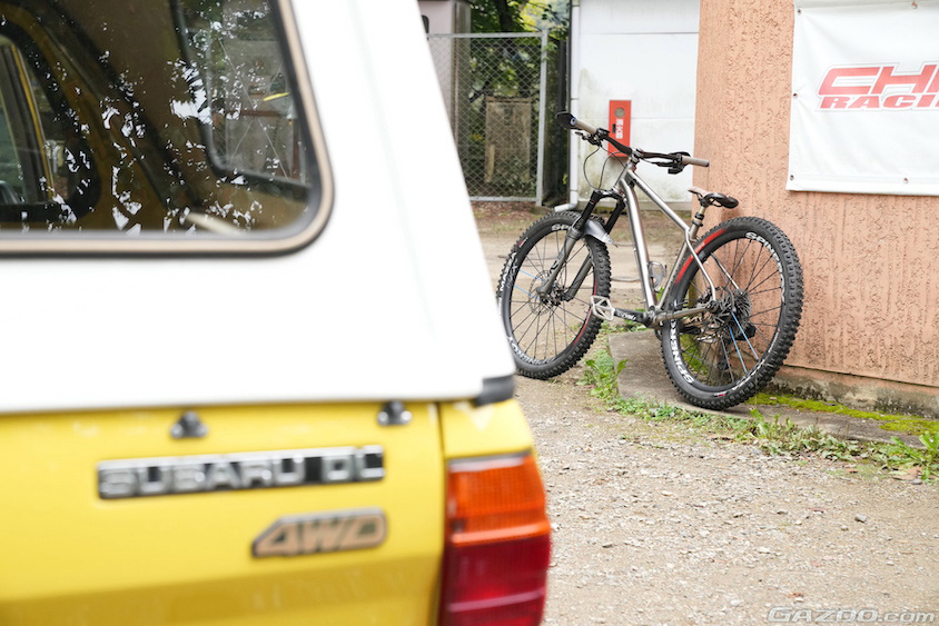 スバル・ブランビーとマウンテンバイク