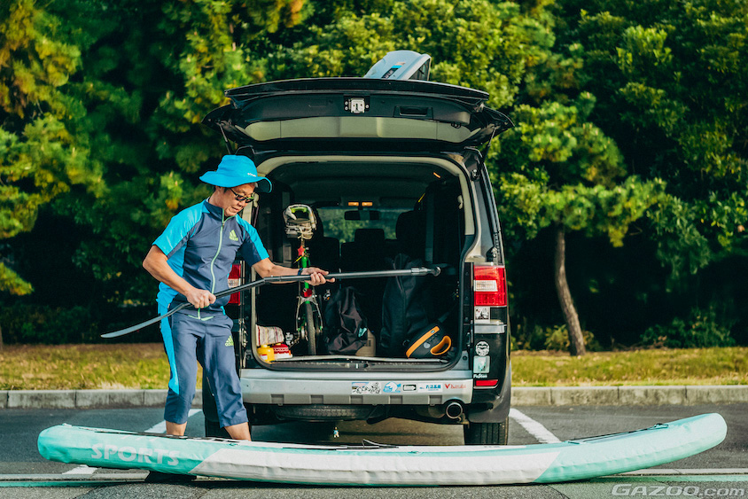 三菱・デリカD:5とSUPを広げるオーナーさん